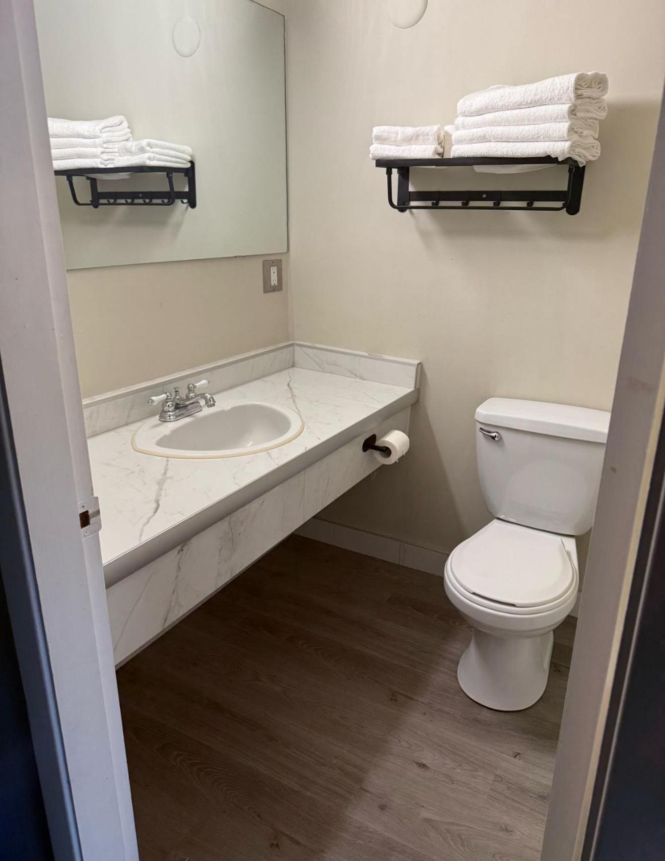 Canadas Best Value Inn Kelowna Luaran gambar